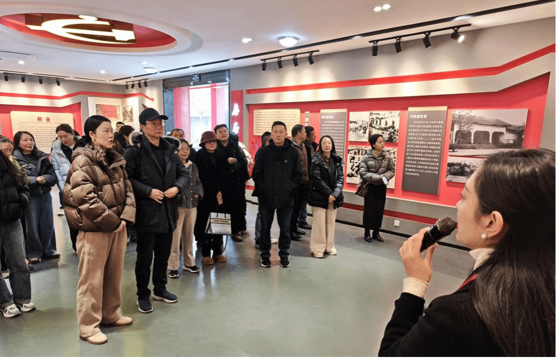 经院人的红色课堂：在崇州史料馆叩问初心