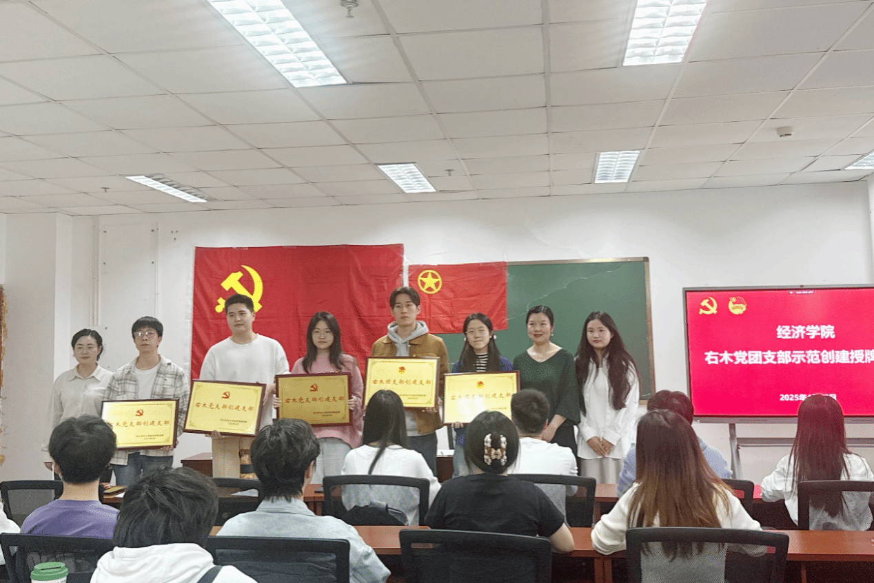 学院“右木党团支部”示范创建红色领航显实效