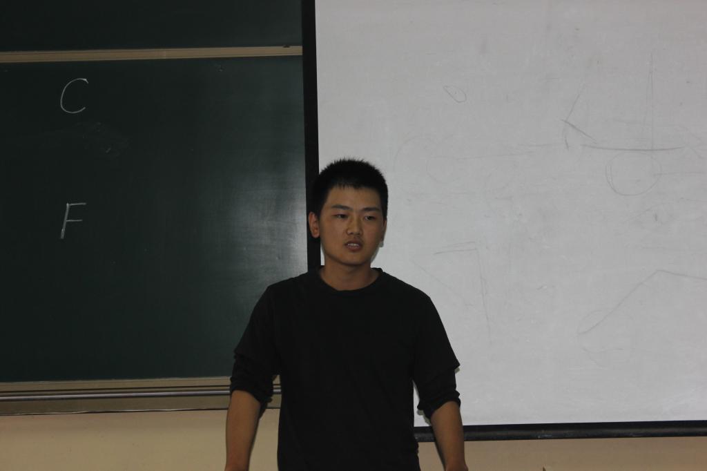 竞聘者发表演讲