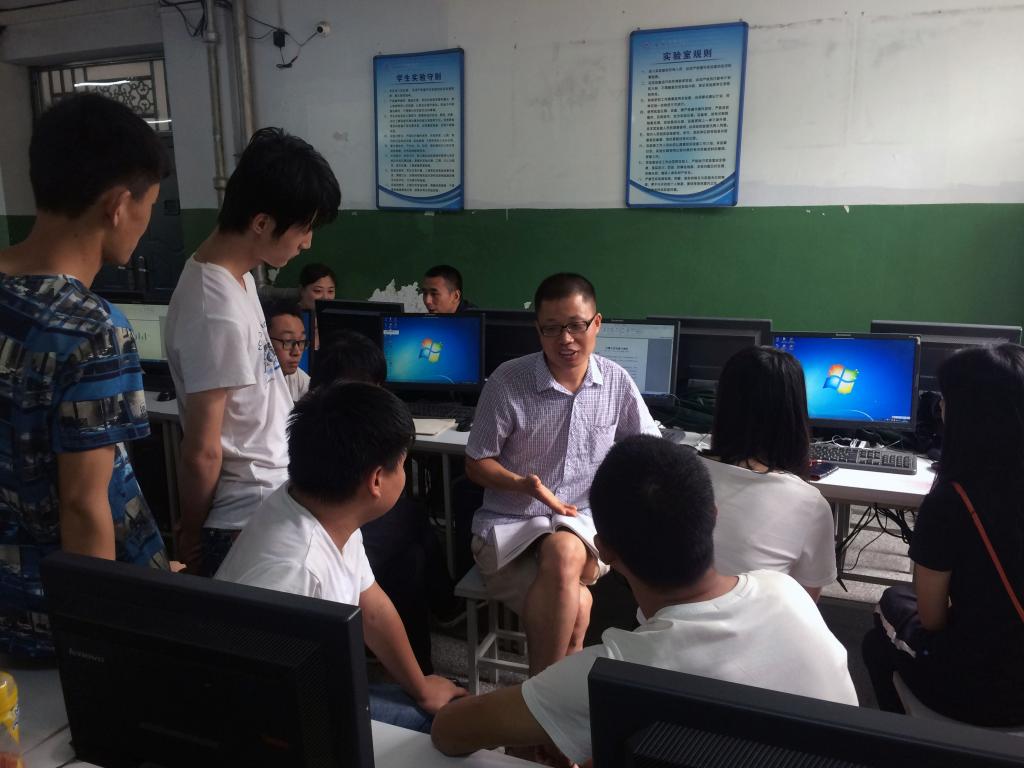 潘灵刚老师指导培训中