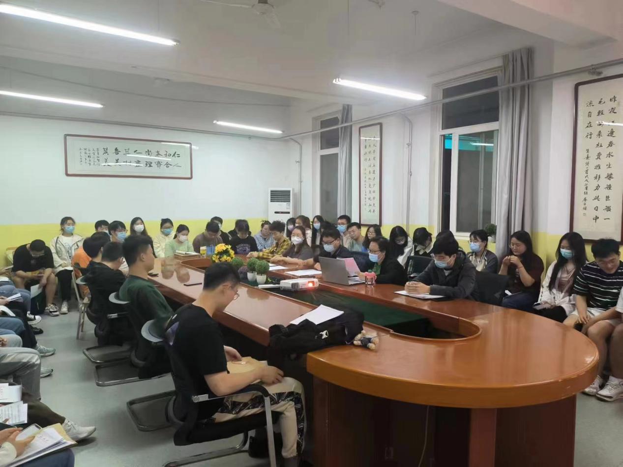 11期预备党员转正大会活动照片3 11期预备党员转正大会活动照片3